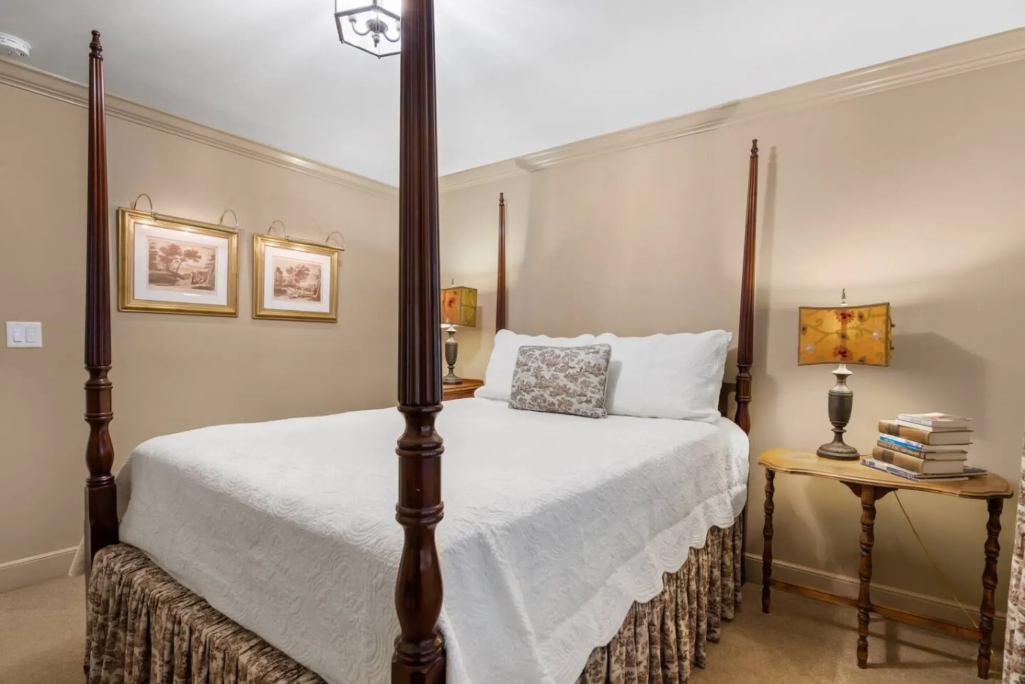 Bedroom in a Leisr Stays managed property in Asheville, North Carolina, about 25 minutes from Mars Hill